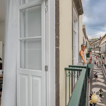 Queimada By An Island פונשל