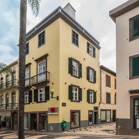 Queimada By An Island דירה