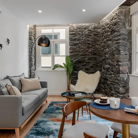 Queimada By An Island * Φουνκάλ