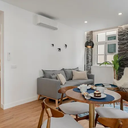 Queimada By An Island Φουνκάλ